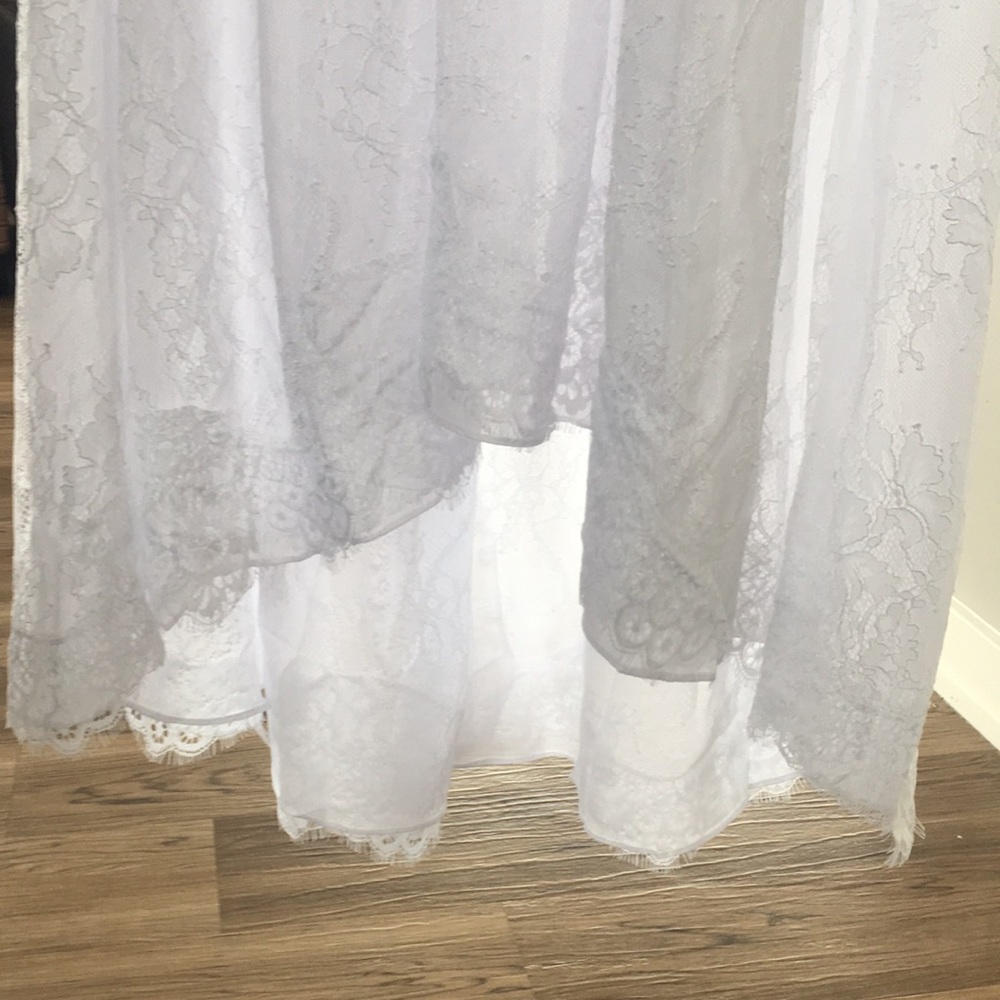 White wedding dress โจ - Picture 7 of 7